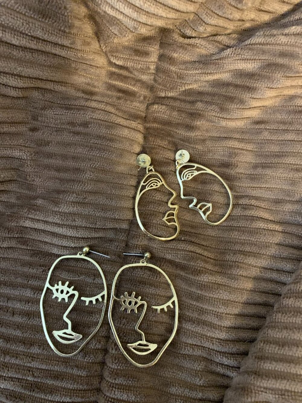 Lot of 2 Abstract Face Wire Earrings Gold Tone Artsy Silhouette Portrait Marshal